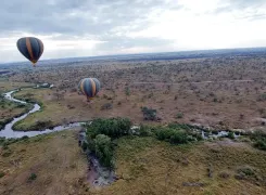 Hot-air-balloon-in-Serengeti